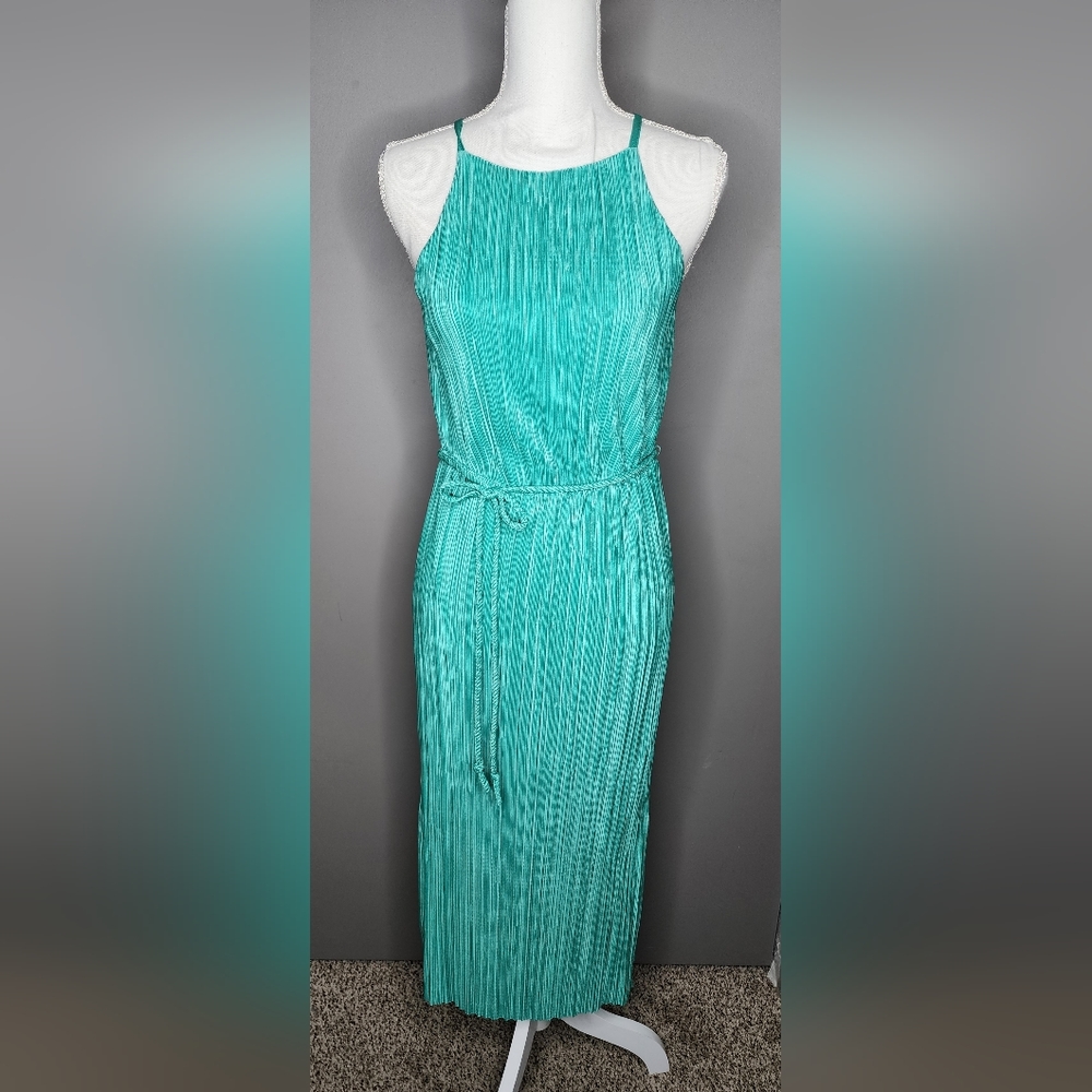 EUC New York & Company Halter Midi Dress. Metallic Green. Size: Small
